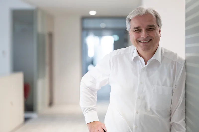 Executive-Portrait im Flur