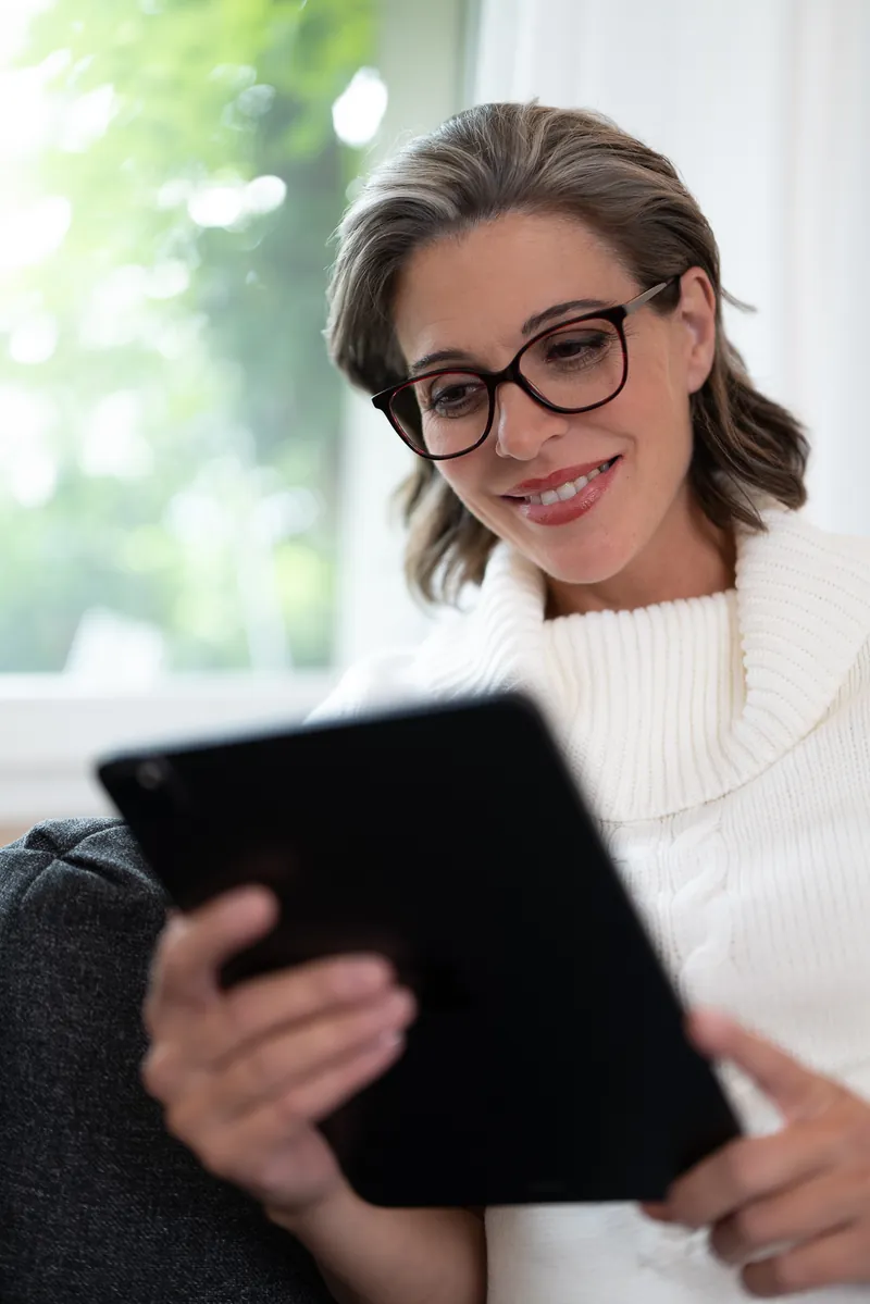 OPTISWISS: Lesen auf dem Tablet